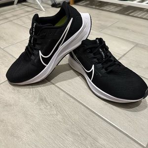 Women’s Nike Air Zoom Pegasus 38, Size 10